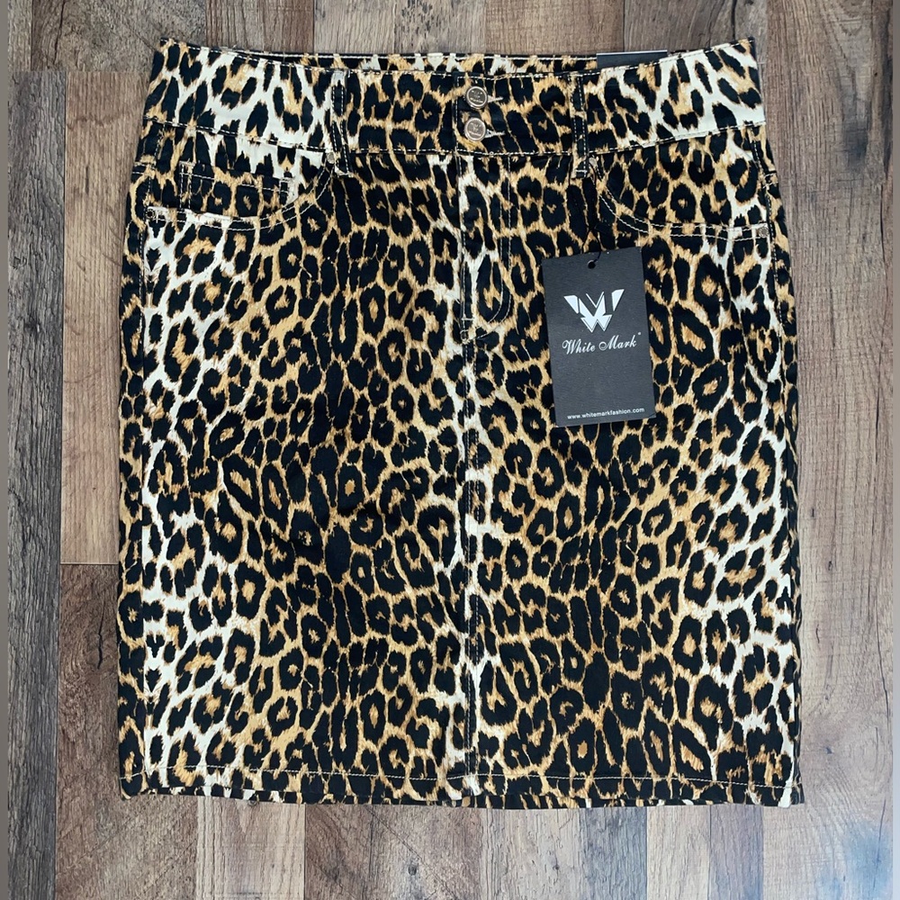 White mark women’s size 16 skirt. NWT 🐆